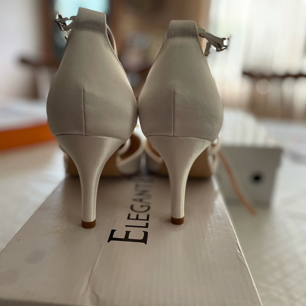 White satin wedding heels - Picture 3 of 4